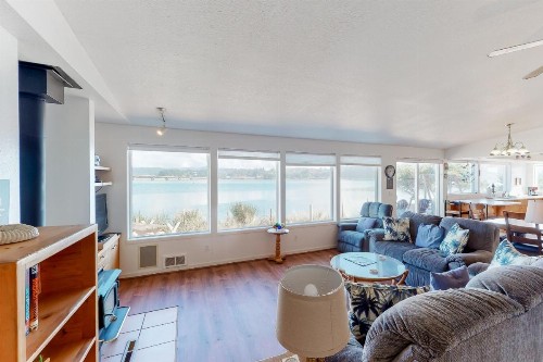 Harbor House - image 9