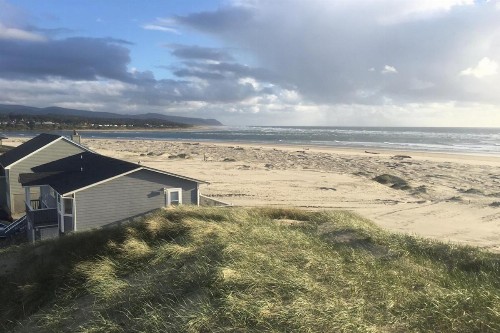 Bayshore Modern Beach House - image 10