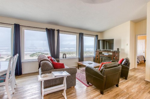Bayshore Modern Beach House - image 12