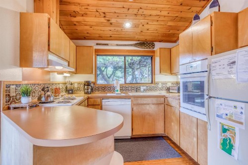Cozy Cabin - image 11