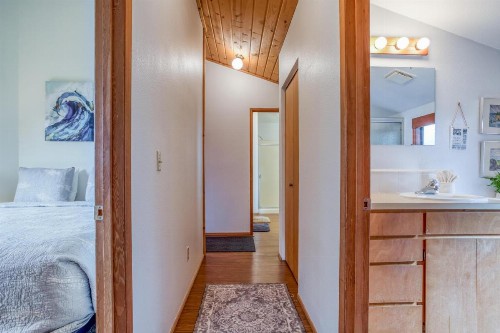 Cozy Cabin - image 2