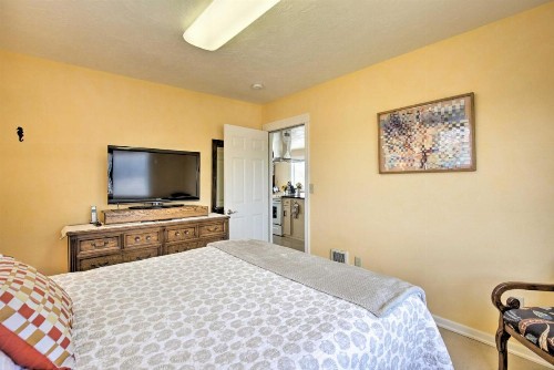 Waldport Townhome with Dog Run on Alsea Bay! - image 10