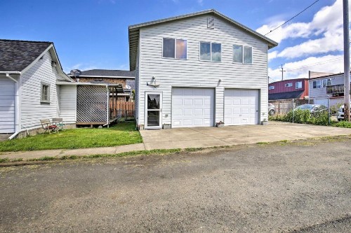 Waldport Townhome with Dog Run on Alsea Bay! - image 12