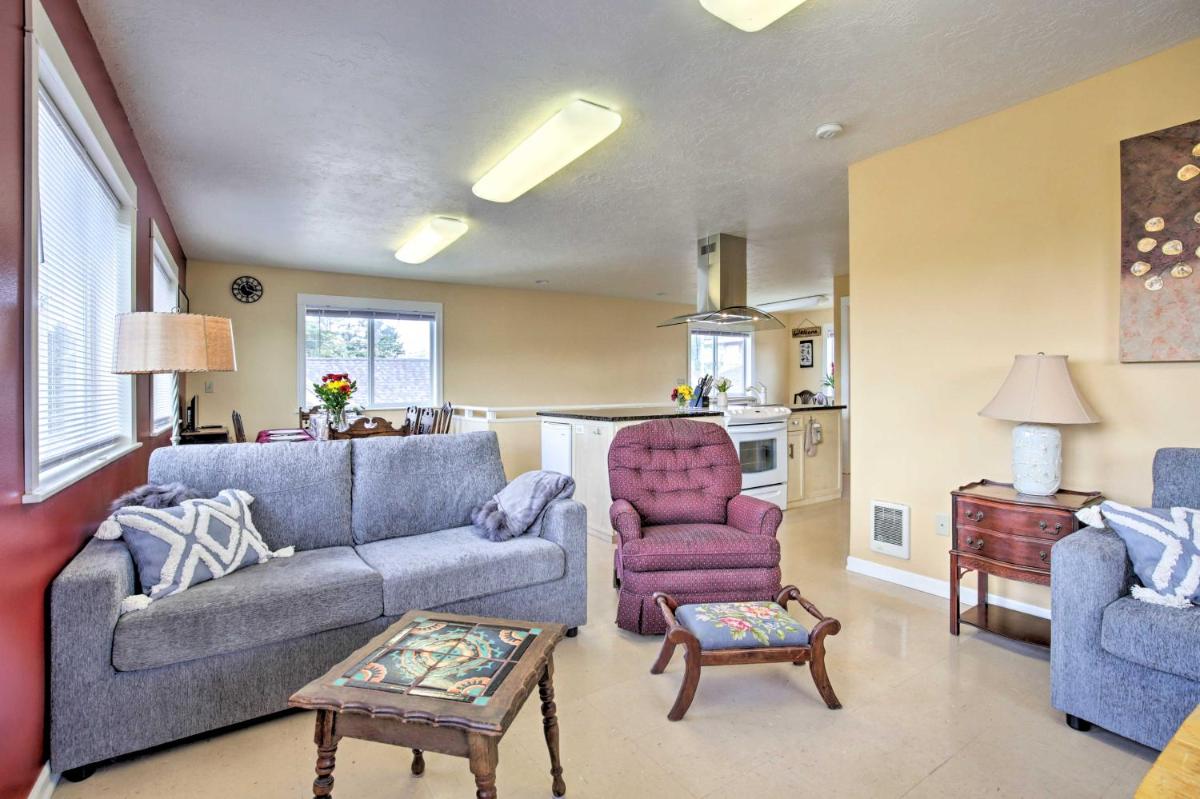 Waldport Townhome with Dog Run on Alsea Bay! - image 6