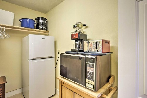 Waldport Townhome with Dog Run on Alsea Bay! - image 7