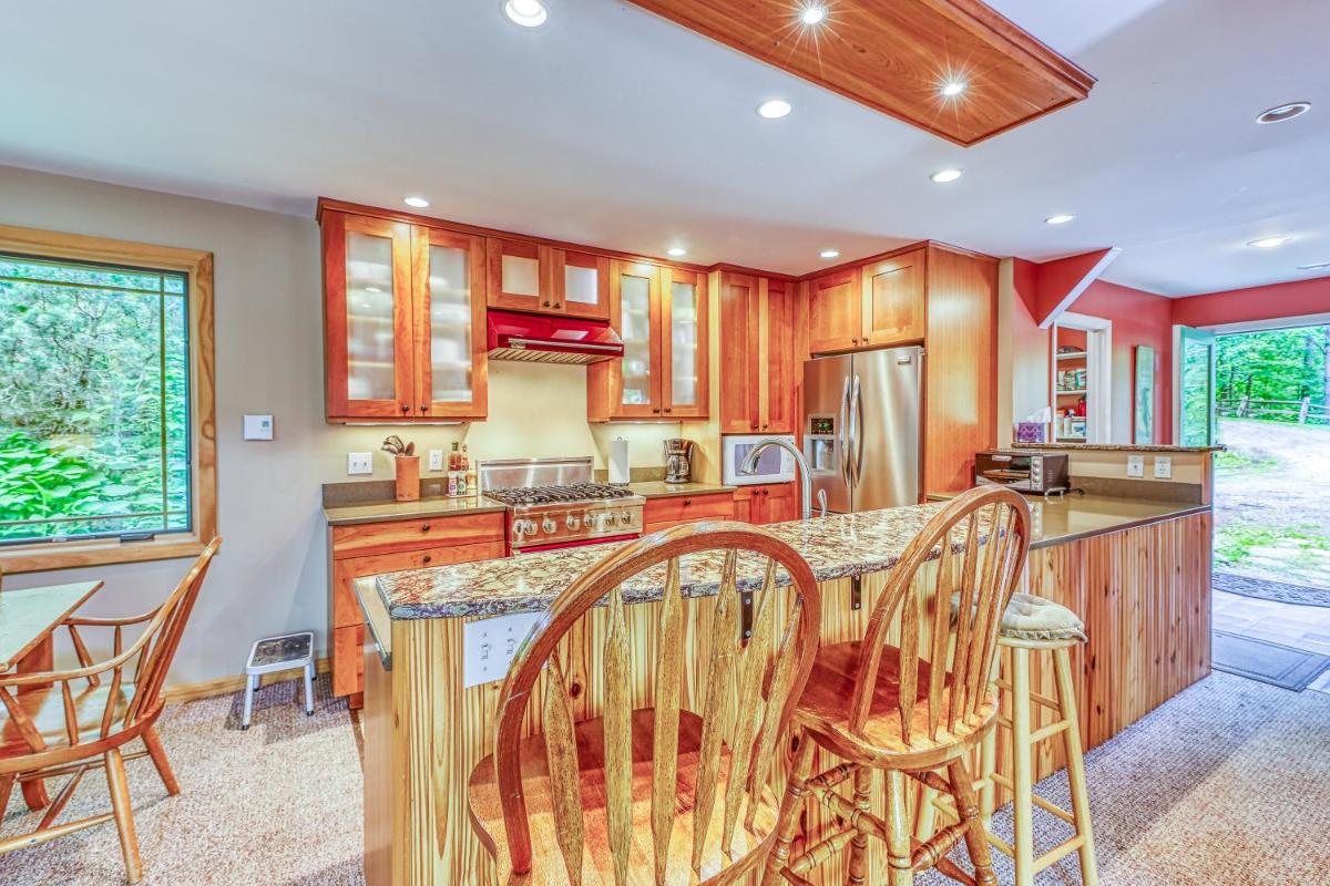 Sugarbush River Home - image 7
