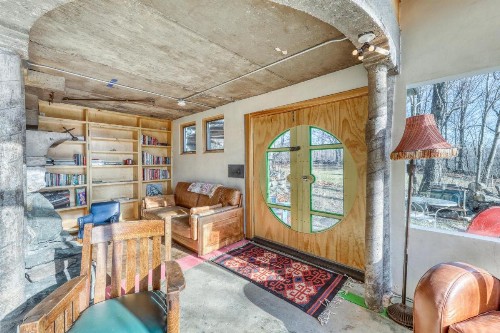Bunker House - image 10
