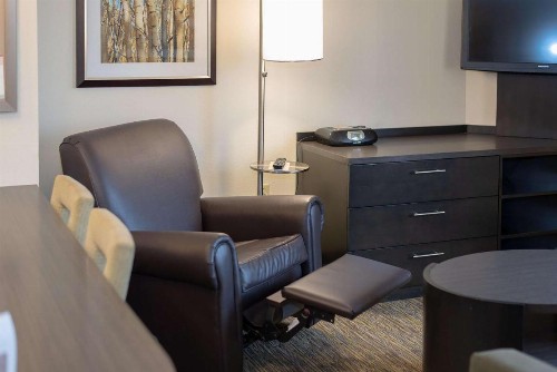 Sonesta Simply Suites Chicago Naperville - image 26