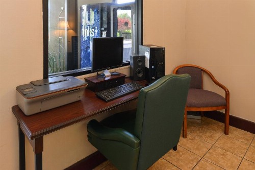 America Best Value Inn and Suites Warsaw - image 6