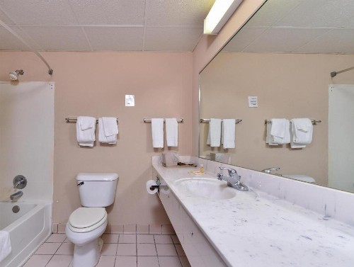 America Best Value Inn and Suites Warsaw - image 7