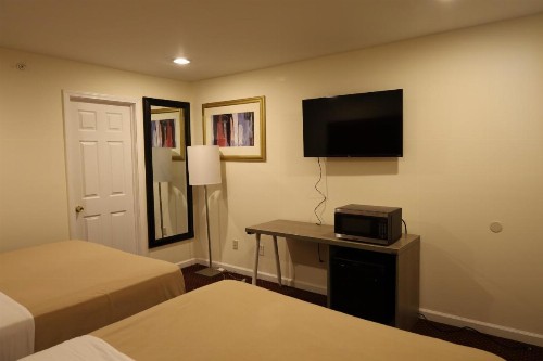 Warwick Motel & Suites - image 14