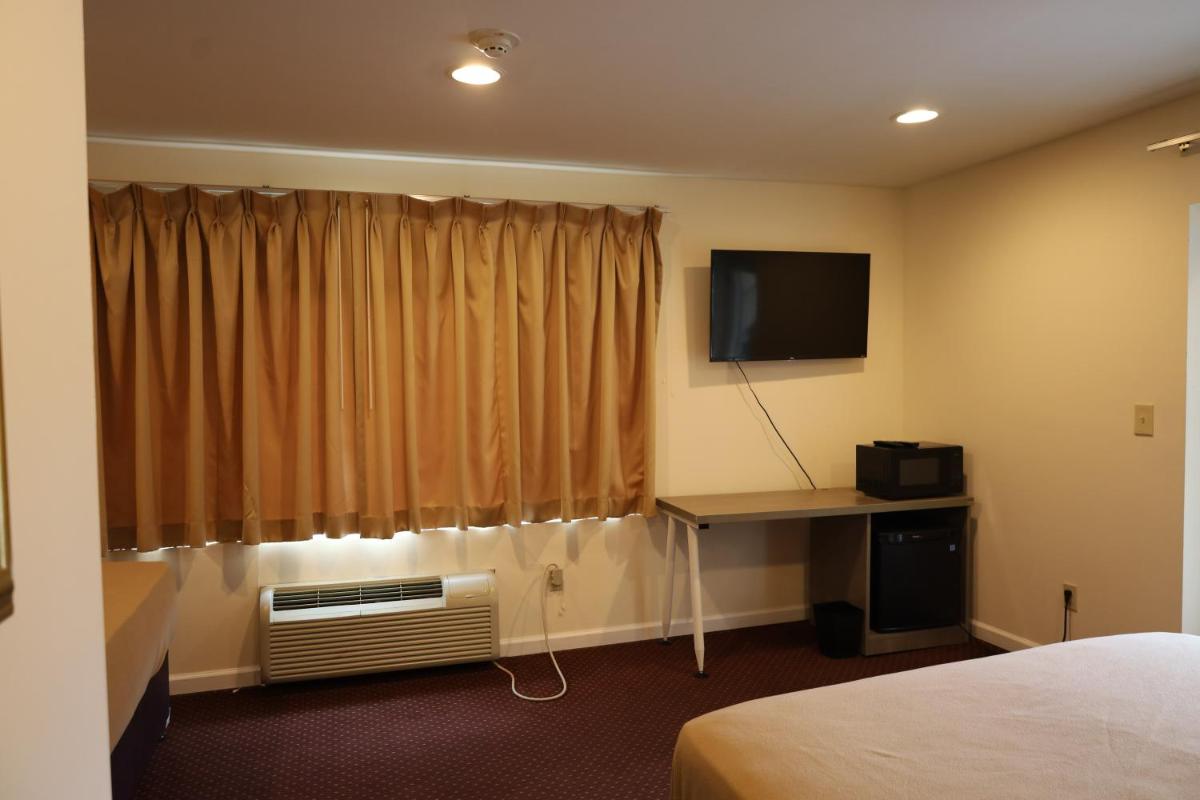 Warwick Motel & Suites - image 2