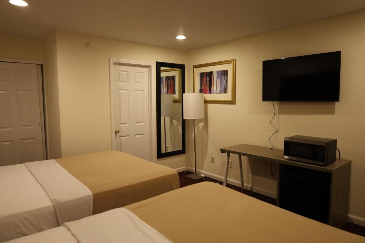 Warwick Motel & Suites - image 4