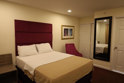 Warwick Motel & Suites - image 6