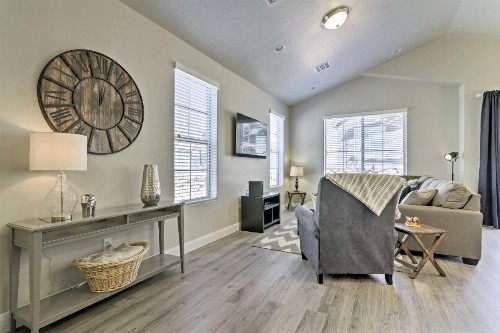 Modern Washington Townhome- 6 Mi From Red Cliffs! - image 6