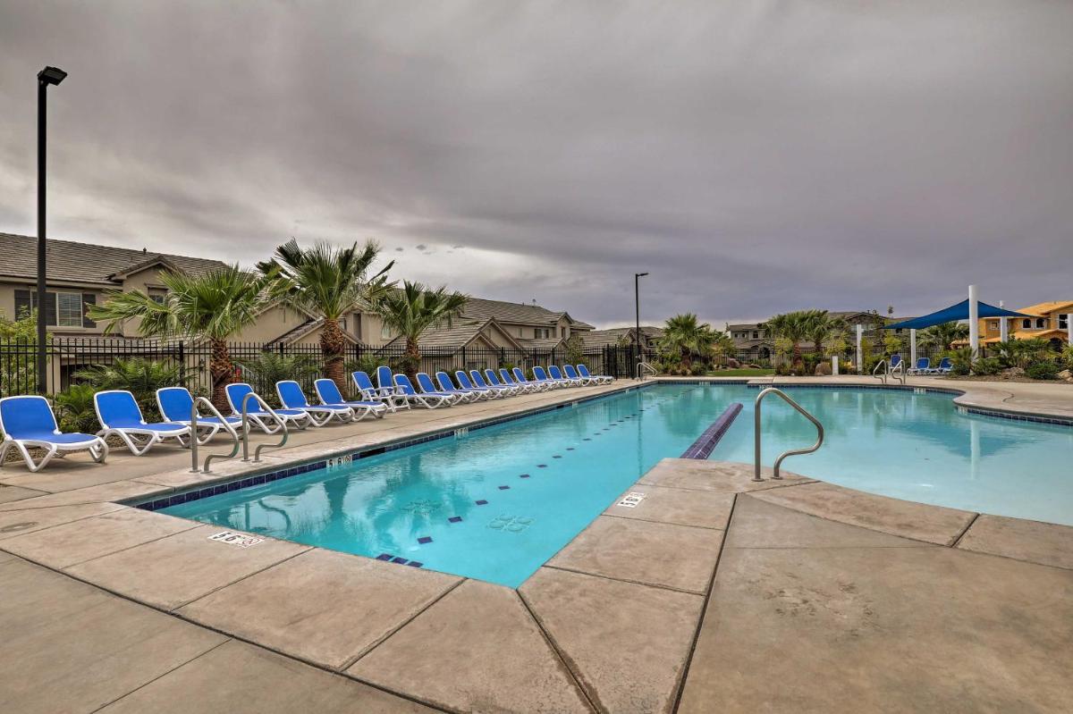 Washington Townhome with Views and Pool Access! - main image