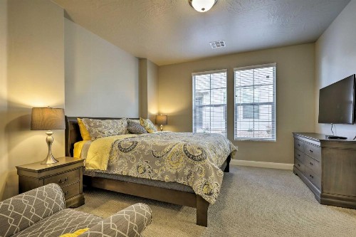 Upscale Townhome with Pool-Near St George and Zion - image 10