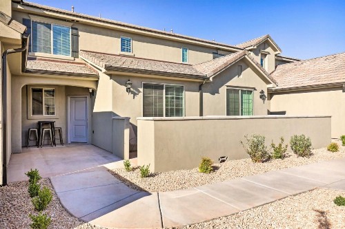 St George Area Townhome with Patio and Pool Access - image 1