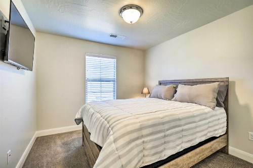 St George Area Townhome with Patio and Pool Access - image 5