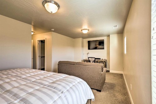 St George Area Townhome with Patio and Pool Access - image 8