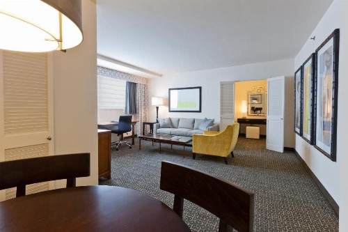 State Plaza Hotel - image 8