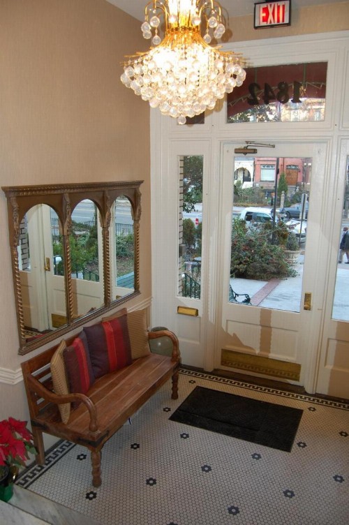 Windsor Inn - image 10