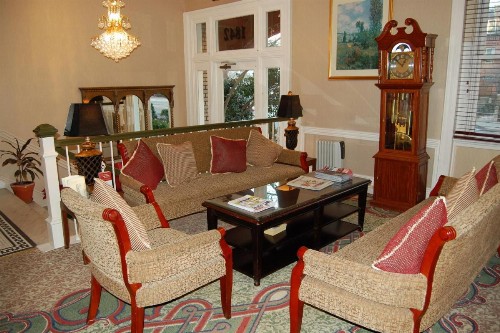 Windsor Inn - image 11
