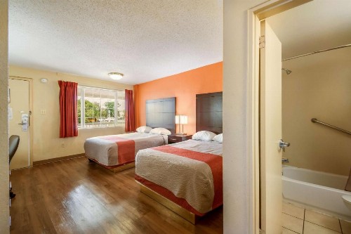 Motel 6-Washington DC - Convention Center - image 8
