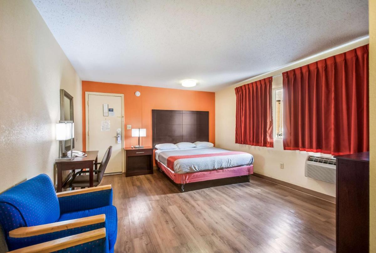 Motel 6-Washington DC - Convention Center - image 3