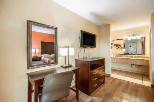 Motel 6-Washington DC - Convention Center - image 4