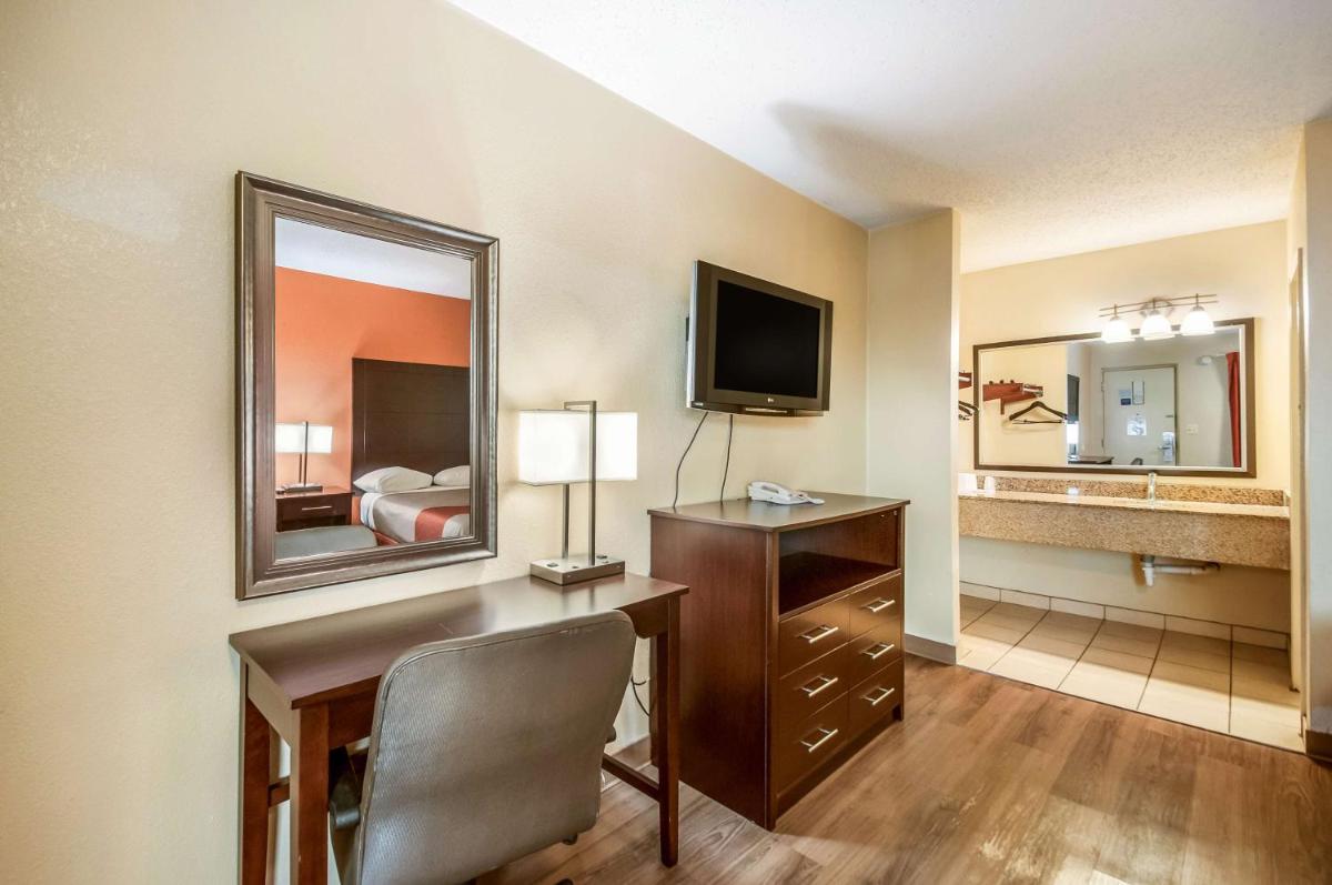 Motel 6-Washington DC - Convention Center - image 4