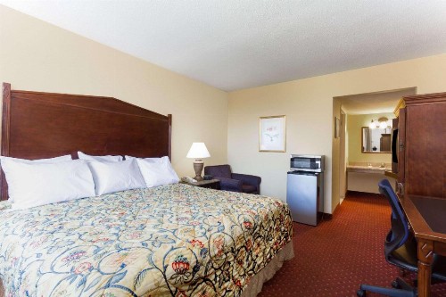 Days Inn by Wyndham Washington DC/Gateway - image 8