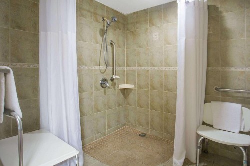 Days Inn by Wyndham Washington DC/Gateway - image 2