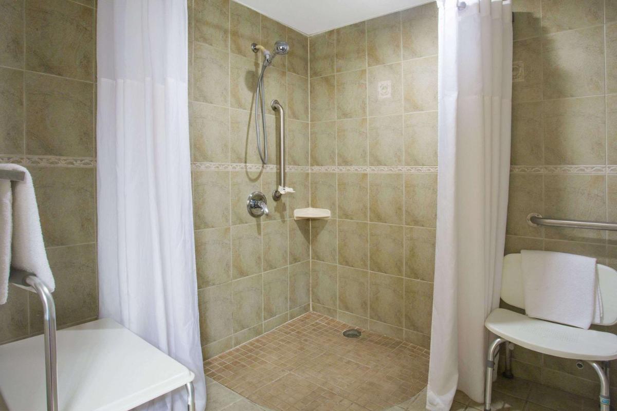 Days Inn by Wyndham Washington DC/Gateway - image 2