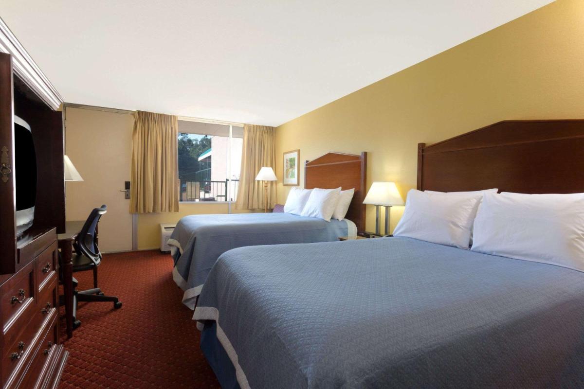 Days Inn by Wyndham Washington DC/Gateway - image 3