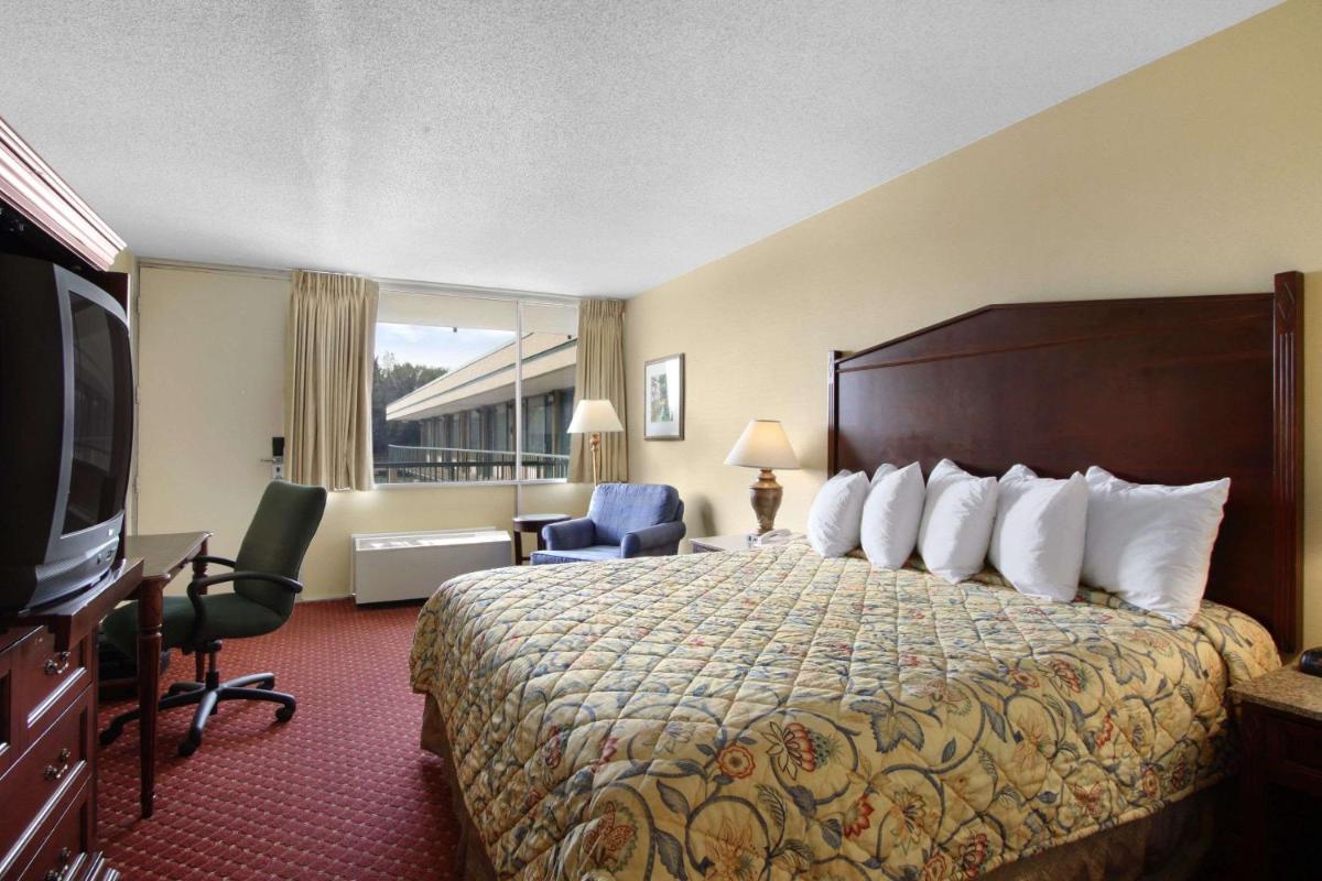 Days Inn by Wyndham Washington DC/Gateway - image 4