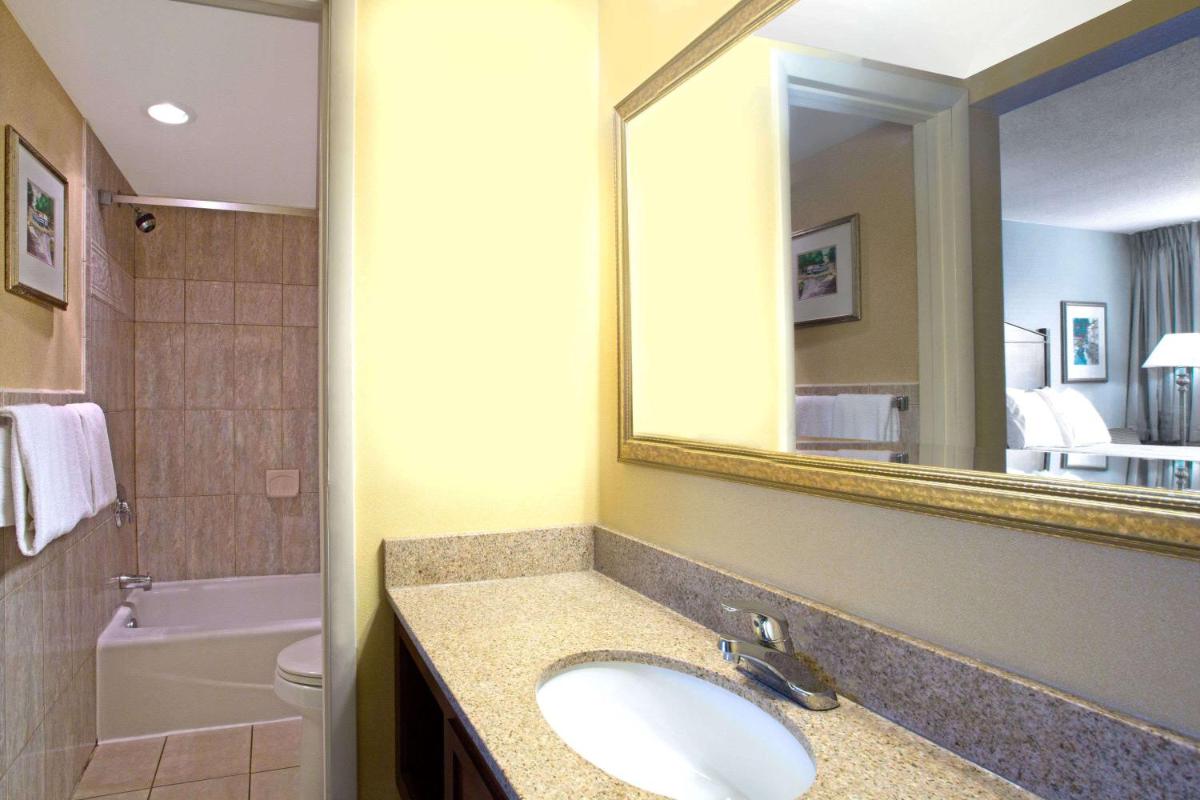 Days Inn by Wyndham Washington DC/Gateway - image 6