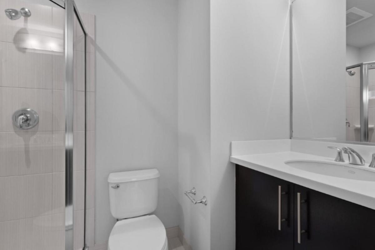 Global Luxury Suites at The White House - image 6