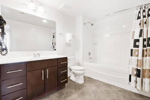 Global Luxury Suites at The Convention Center - image 11
