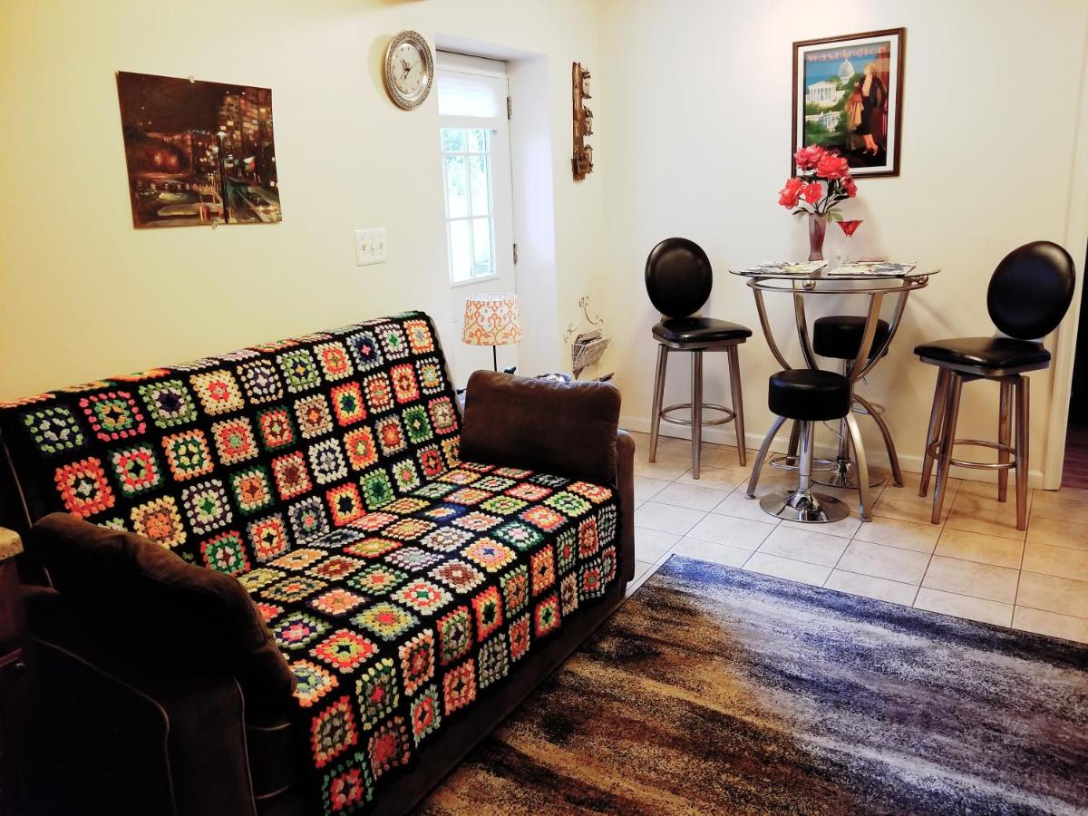 Private Retreat Apartment in DC - image 6