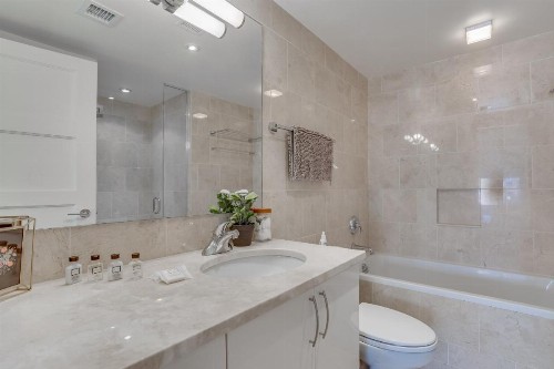 Heaven on Washington Fully Furnished Apartments - image 12