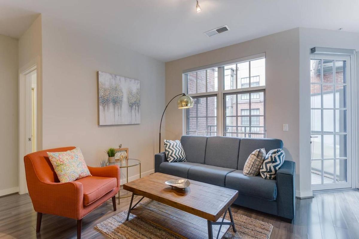 Mod 2BR 1 Mile From US Capital - main image