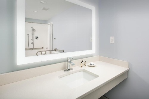 Ivy City Hotel - image 12