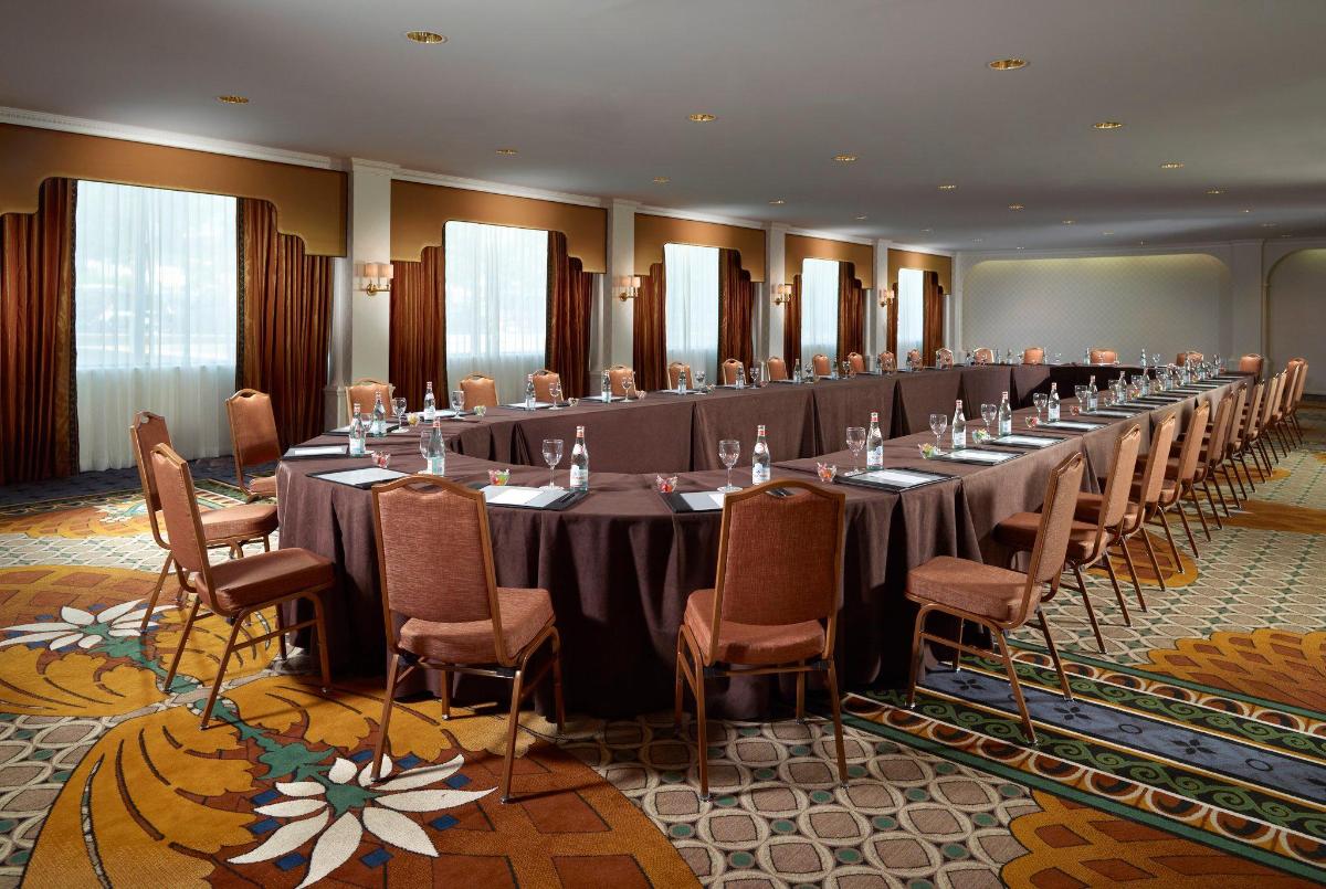 OMNI SHOREHAM HOTEL - image 2