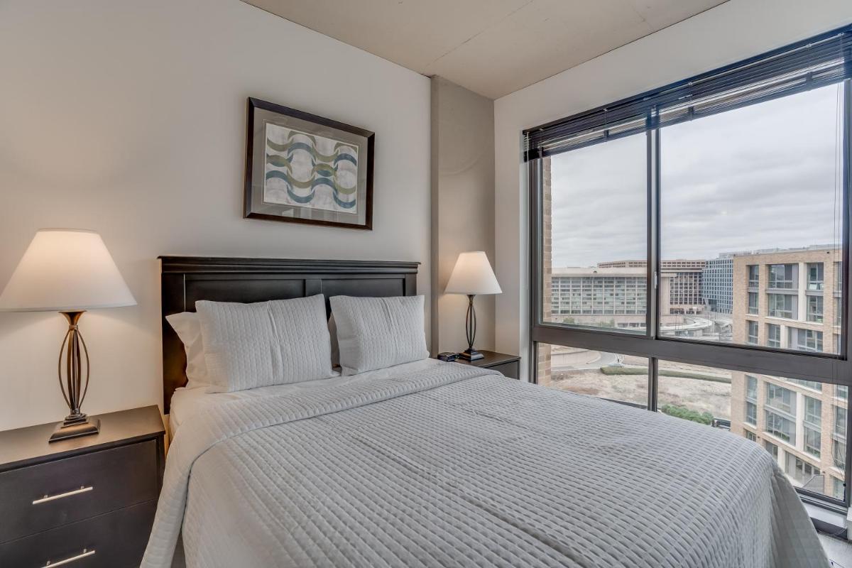 DC Marina Side 30 Day Stays - image 4