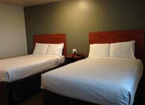WoodSpring Suites Watford City - image 13