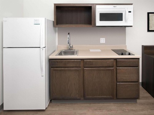 WoodSpring Suites Watford City - image 2