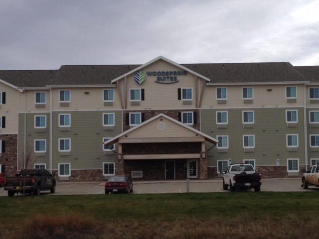 WoodSpring Suites Watford City - image 3
