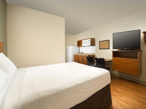 WoodSpring Suites Watford City - image 8