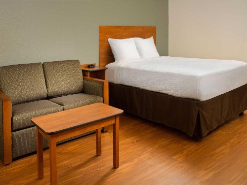 WoodSpring Suites Watford City - image 9